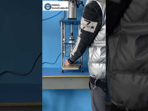 Halautomatischer pneumatischer Kunststoff-Extruder für USB-Ladekabel und Netzschalter – 40g vertikale Kunststoffverarbeitung