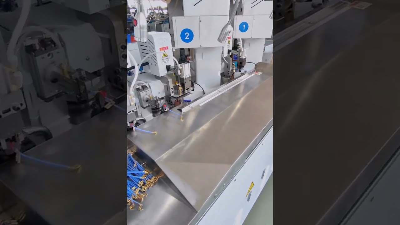 Präzises Pressen von Pseudo-Flag-Terminals | Drahtricht- und Schneidemaschine #Maschine #DrahtrichtUndSchneidemaschine #Fabrik
