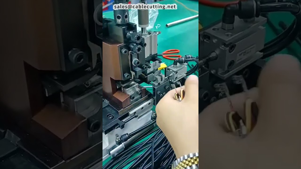 Effiziente Flachstecker-Crimp- und Abisolieranlage für Kabelbaumfertigung