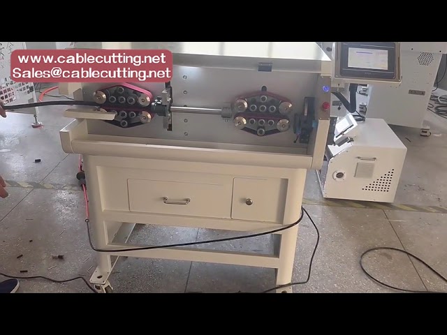 Kabelabisolier- und Schneidemaschine für EV-Kabel – Präzise und Automatisiert