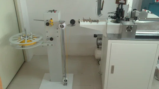 Automatische Drahtzuführmaschine WPM-9040 Thumb
